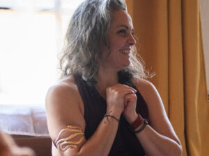 Cécile l'ArbRuisseau - Officiante, Facilitatrice et Chaman. J'organise des Retraites et des Formations Chamaniques