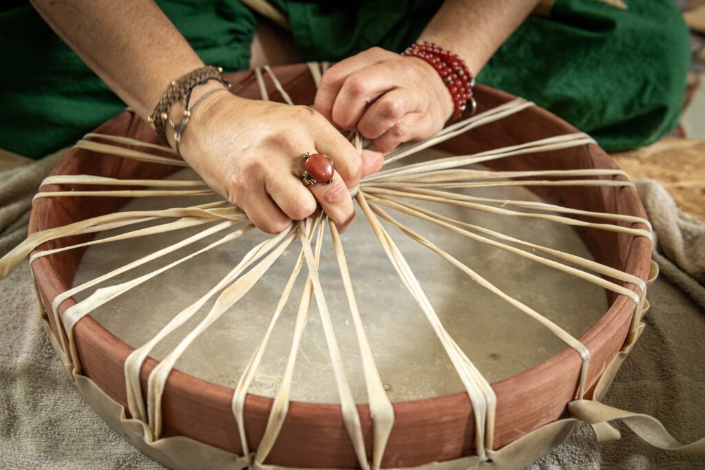 ArbRuisseau Création de Tambours Médecine. Vente et Stage de Fabrication de Tambours Chamaniques.