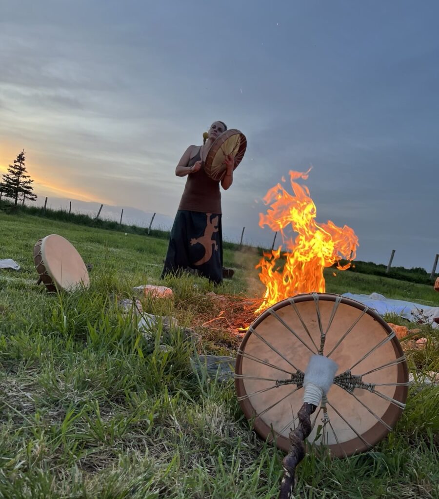 ArbRuisseau - Cécile, Officiante facilitatrice et praticienne en chamanisme